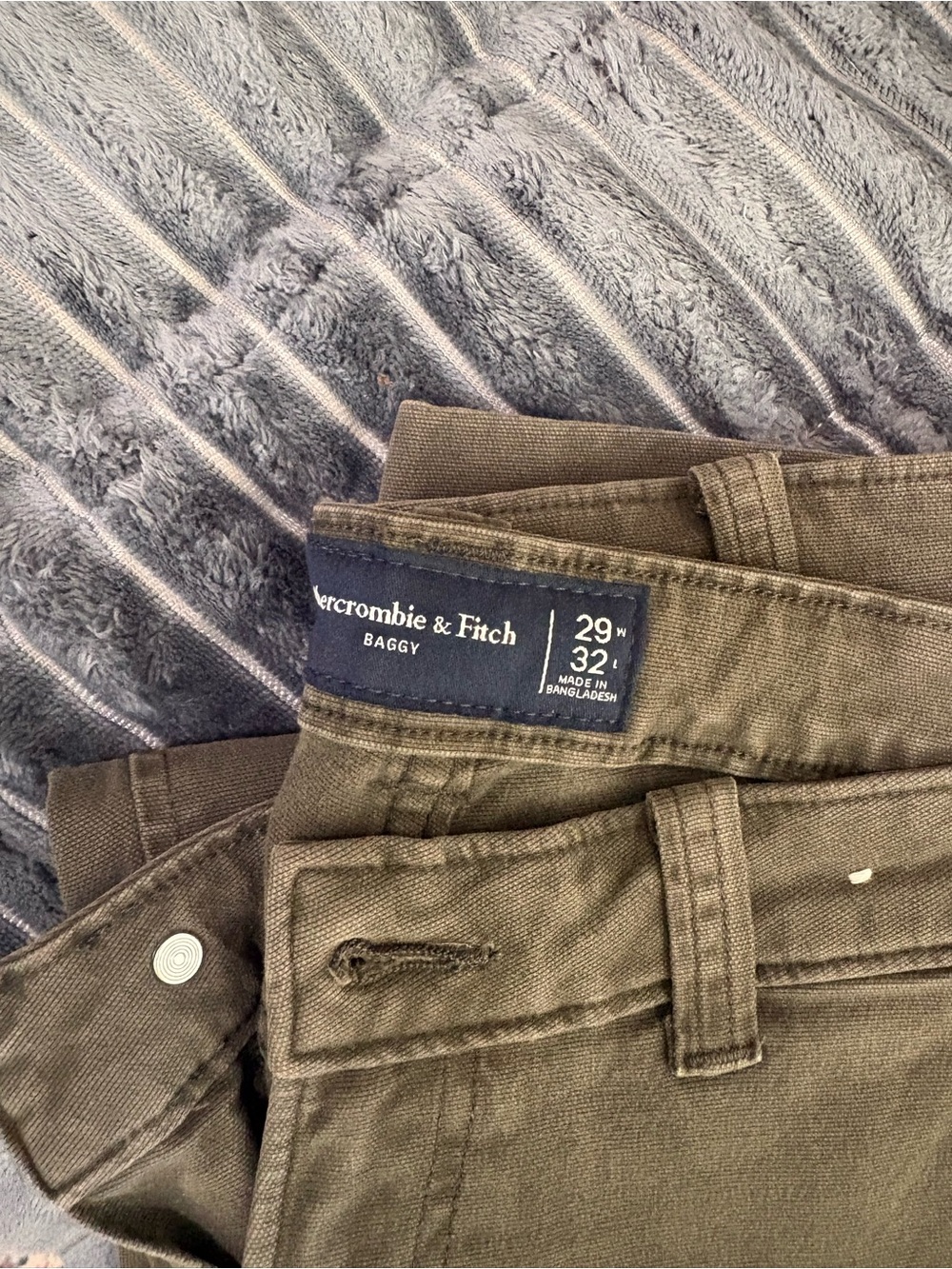 Abercrombie & Fitch Baggy Cargo Pants in Olive Green